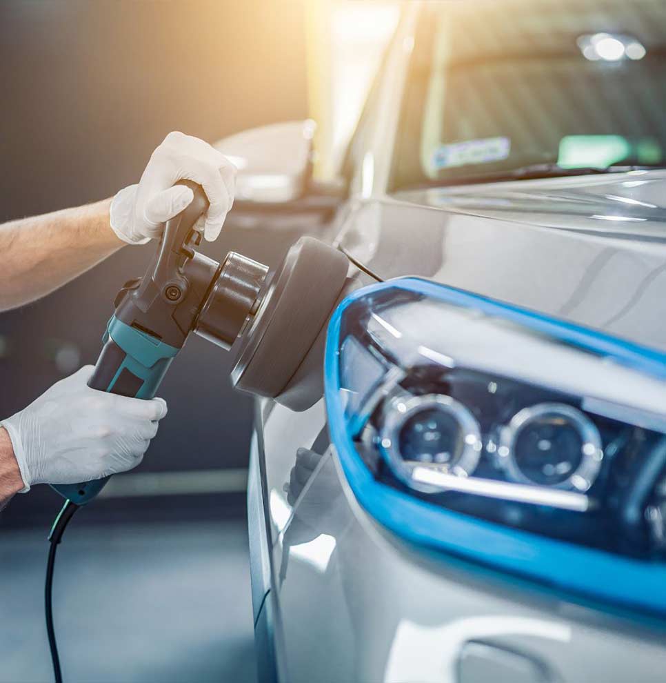 Polissage de voiture pour éliminer les rayures